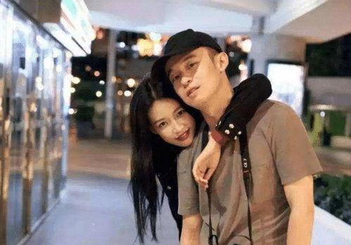 国产夫妻自拍在线观看,国产夫妻自拍，情感流露的私密影像  第2张