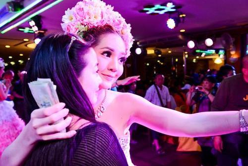 国产人妖网站,网络世界的另类风采  第2张